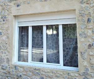 Fentre en PVC avec volet roulant intgr